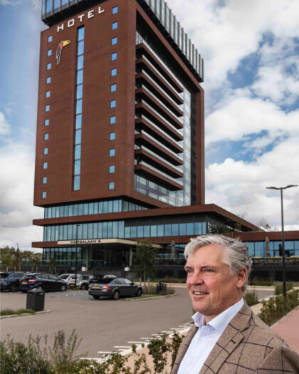 Peter van den Hul, Van der Valk hotels
