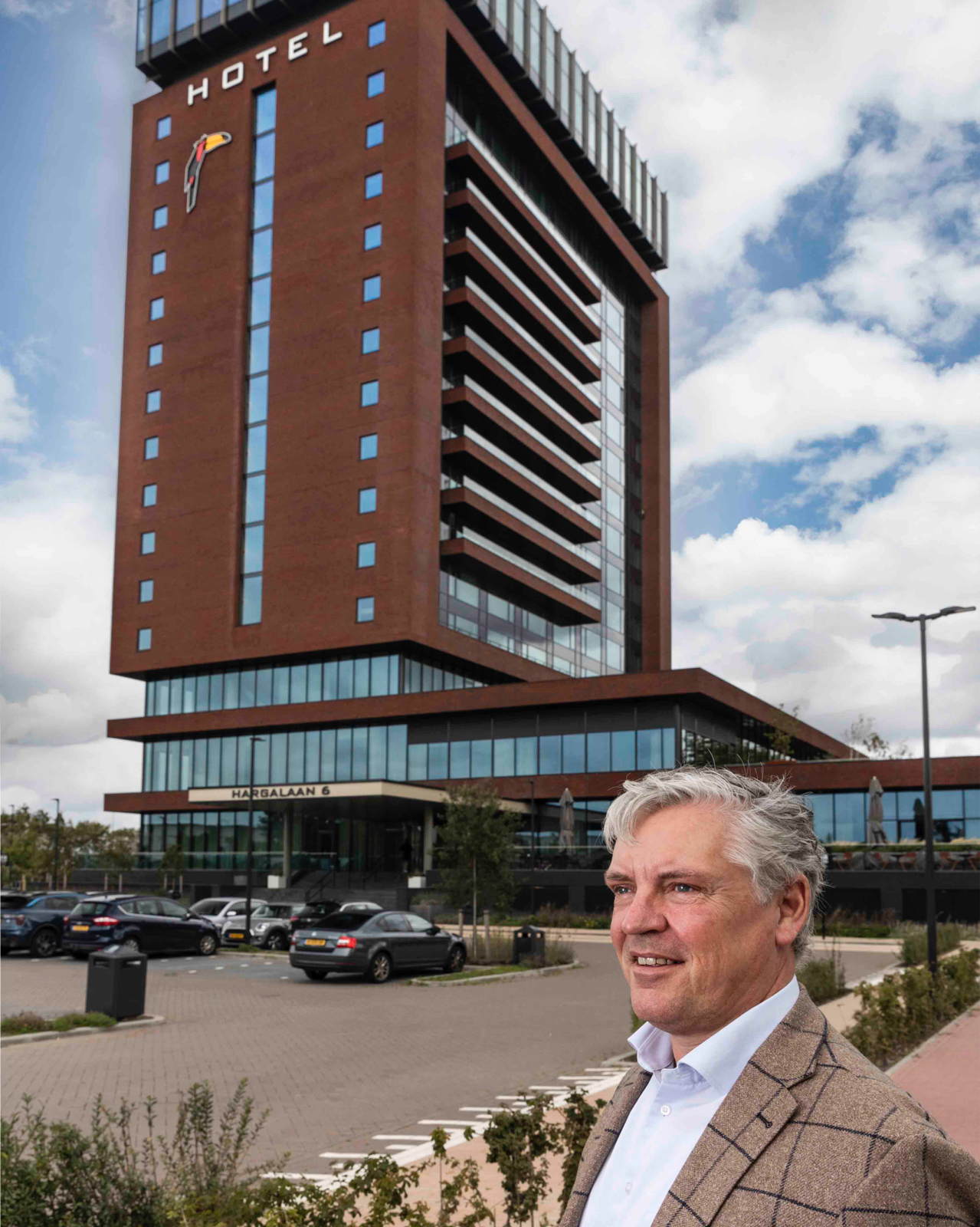 Peter van den Hul, Van der Valk hotels